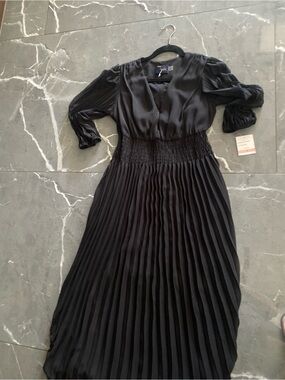 Just...Taylor Black Long Sleeve Pleated Midi Dress